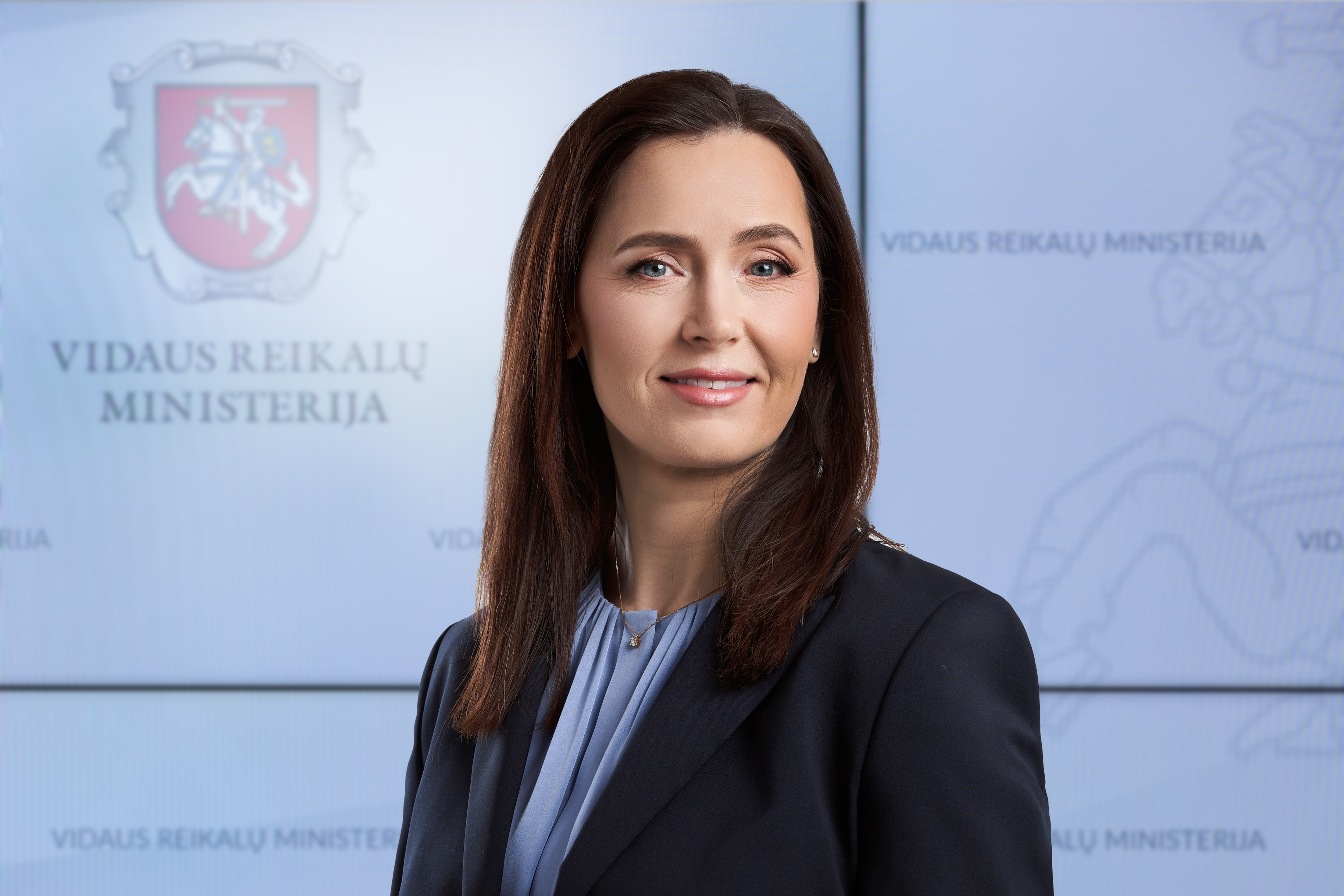 A. Burkovskienė su fonu.jpg